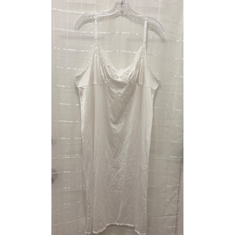 Vassarette White Nylon Full Slip Lace Trim Adjustable Strap Style 10-805 Size 28